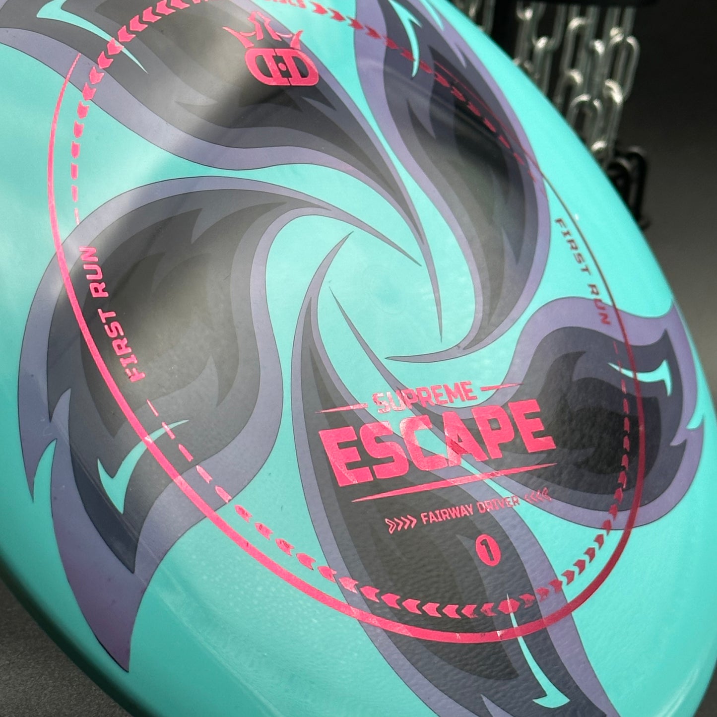 Lore | Dynamic Discs First Run Supreme Escape | Fuchsia/Black/Purple Holo | 174g